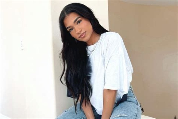 Aisha Mian Height, Weight, Net Worth, Age, Birthday, Wikipedia, Who, Nationality, Biography