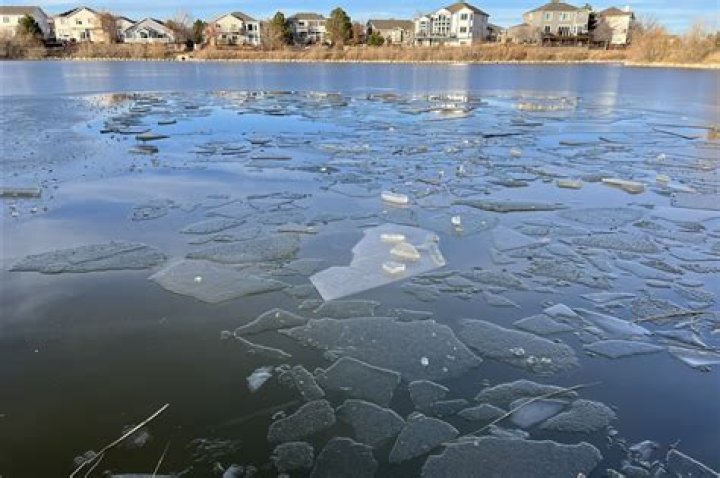 
Colorado teen dies trying to rescue friends from icy lake 
