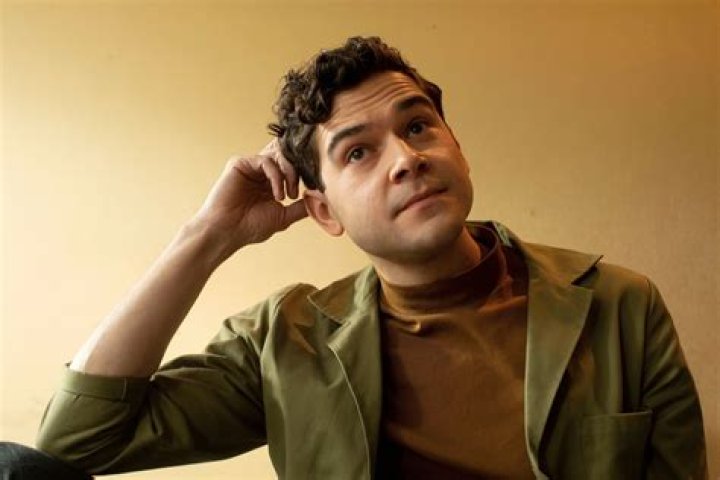 Daniel Maslany Height, Weight, Net Worth, Age, Birthday, Wikipedia, Who, Instagram, Biography