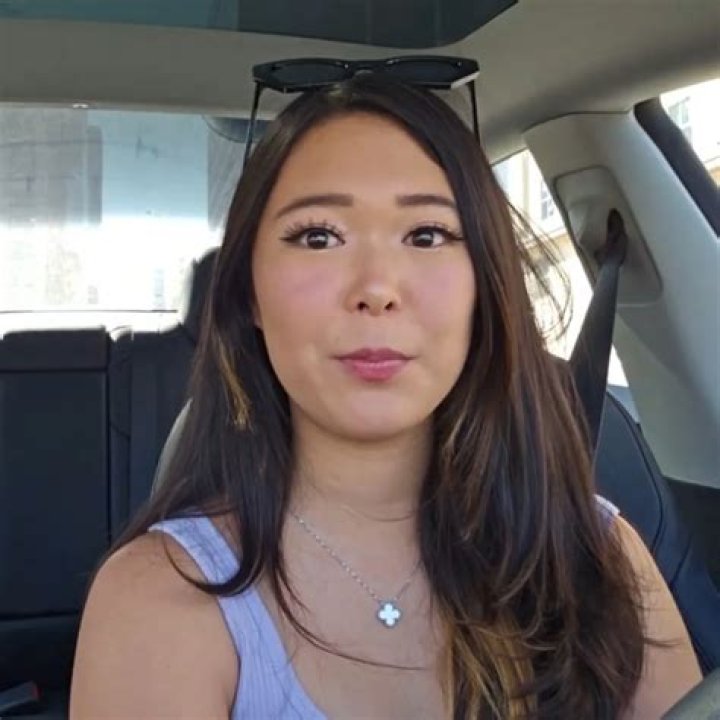 
Extraemily Height, Weight, Net Worth, Age, Birthday, Wikipedia, Who, Nationality, Biography 