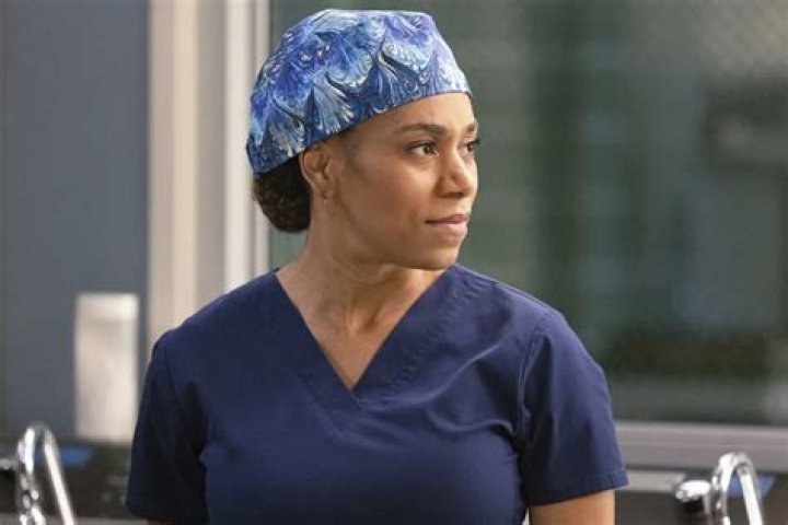 
‘Grey’s Anatomy’ : Meredith Reveals She’s Leaving and Lightning Strikes — to Heartbreaking Effect 