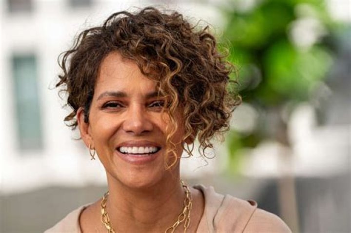 Gwen Berry Height, Weight, Net Worth, Age, Birthday, Wikipedia, Who, Nationality, Biography