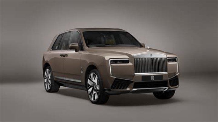 
“If It’s Davido, We Wouldn’t Hear Word” Reactions As Wizkid Acquires 2022 Rolls Royce Cullinan 