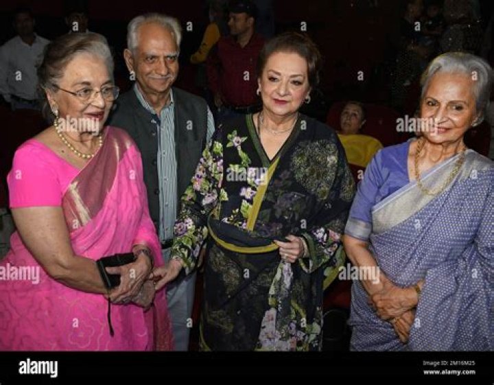 
Is Asha Parekh Married? Know Asha Parekh Age, Biography, Husband, Family, And Children 