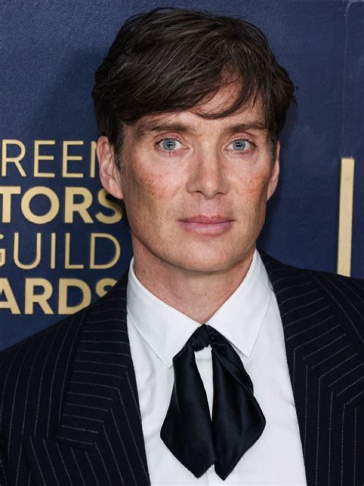 
Is Cillian Murphy Gay? Age, Height, Net Worth 