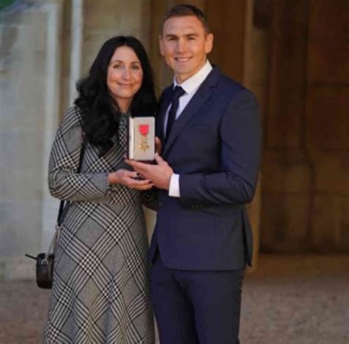 
Is Kevin Sinfield Married? Check Out Kevin Sinfields Wife, Family, Ethnicity, Height, Net Worth, Weight, Real Name, And More. 