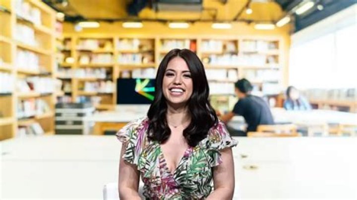 Is Molly Yeh Pregnant? Molly Yeh Family, Bio and Net Worth