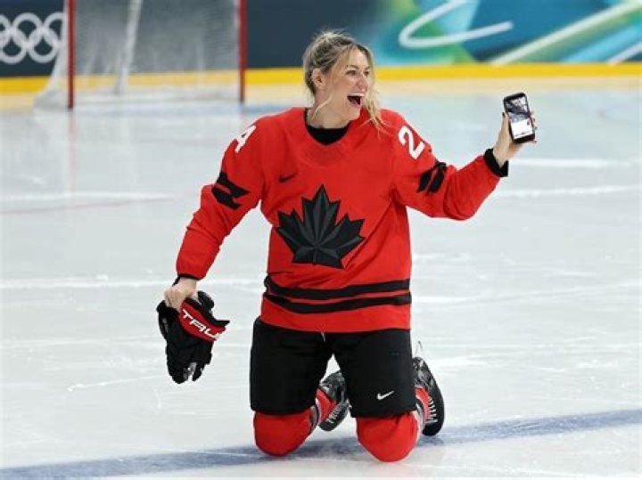 
Is Natalie Spooner Related To Ryan Spooner? Canadian Ice Hockey Siblings and Family Facts 