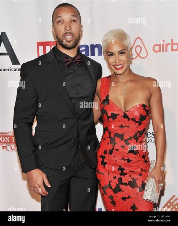 Is Sibley Scoles Married? Age, Husband, Parents, Height, Nationality