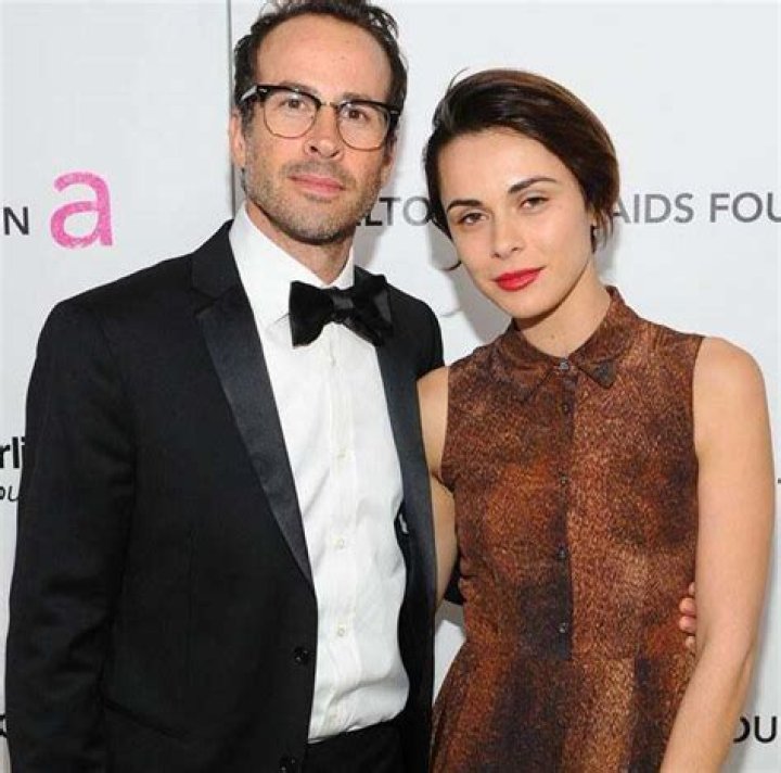 
Jason Lee is Married to Wife: Ceren Alkac 