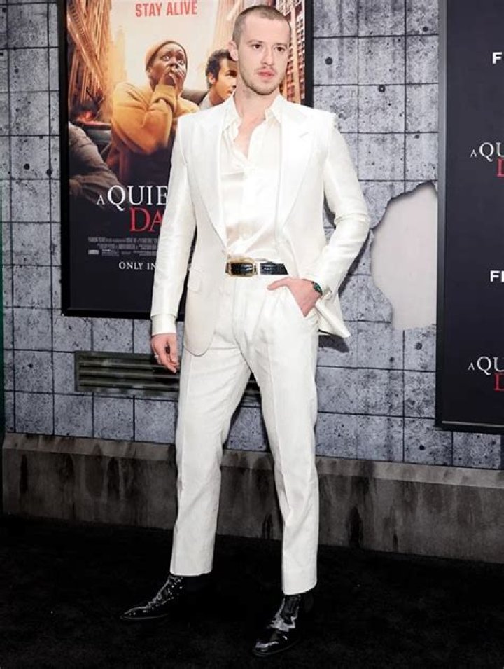 Joseph Quinn Height, Weight, Net Worth, Age, Birthday, Wikipedia, Who, Nationality, Biography