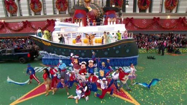 
Mariah Carey to Open for Santa with Macy’s Thanksgiving Day Parade Performance: ‘My Childhood Dream’ 