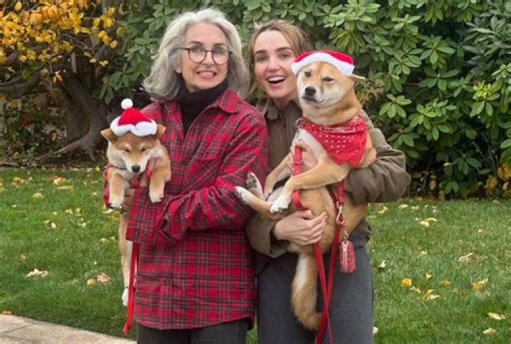 Meet Emma Fineman And Leka Fineman, Chloe Fineman Sisters Family And Net Worth